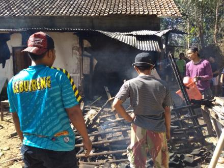 Rumah Ashari Dilalap Si Jago Merah